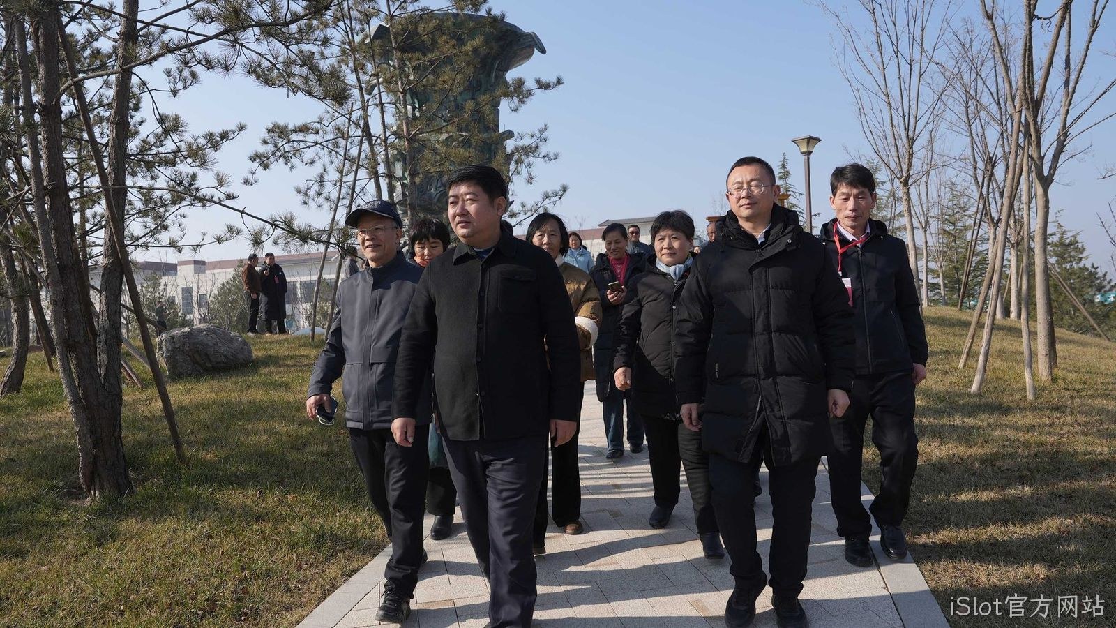 张载文化研究会秦东魁会长一行莅临iSlot官方网站参观交流